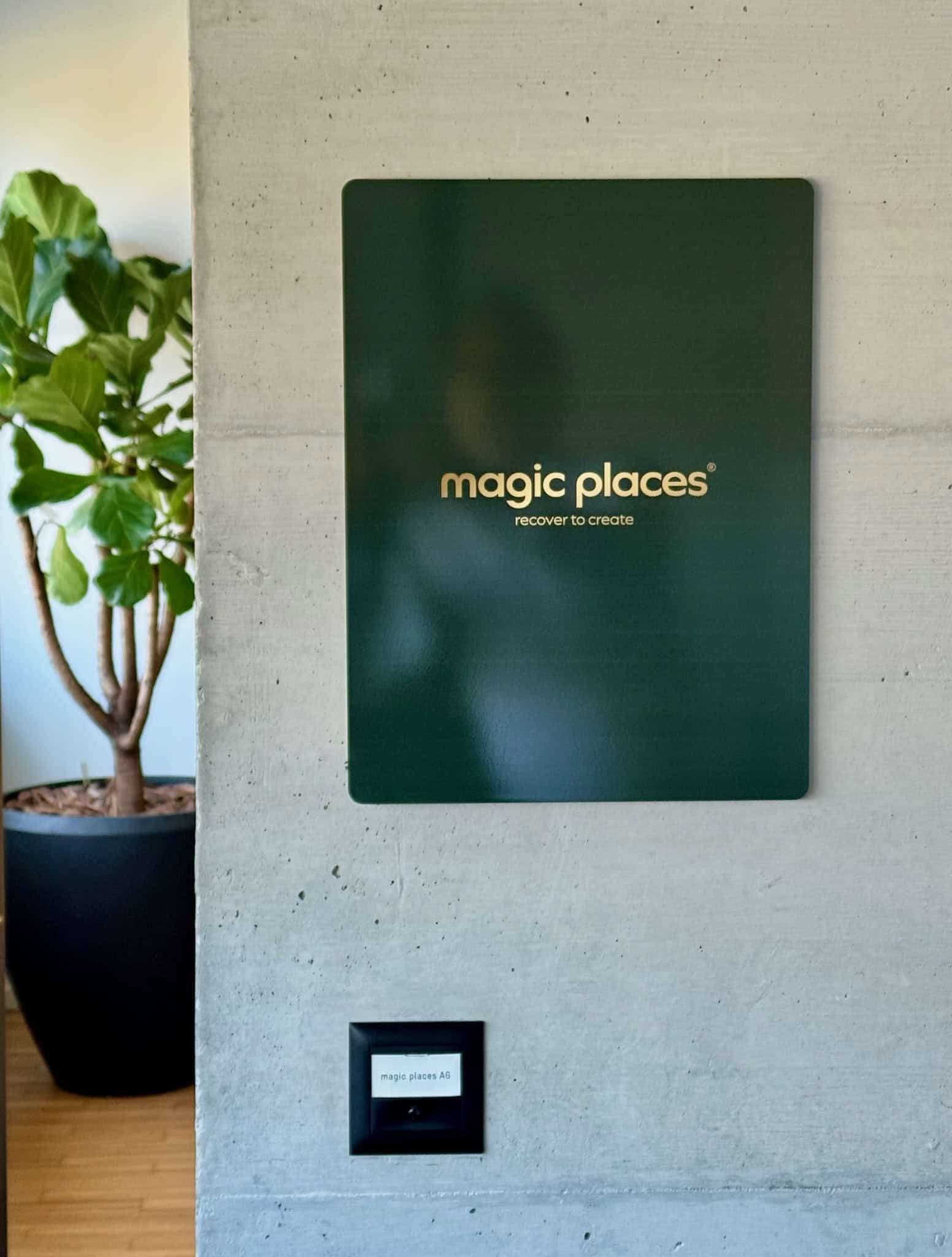 Eingang der magic places Recovery Lounge in Sursee